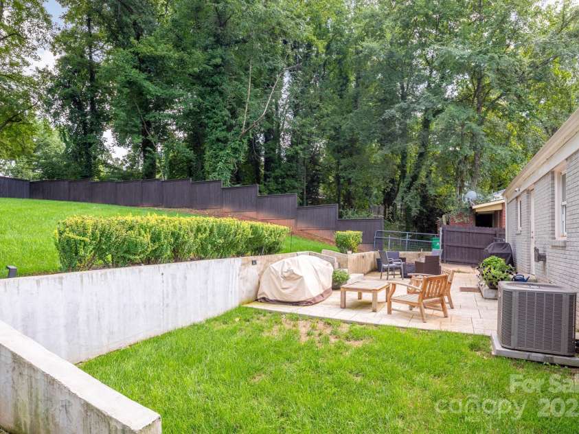 909 September Lane, Charlotte, NC 28208.  MLS# CAR4293403, YatesRealty ID 32894. 