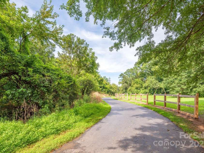 909 September Lane, Charlotte, NC 28208.  MLS# CAR4293403, YatesRealty ID 32894. 