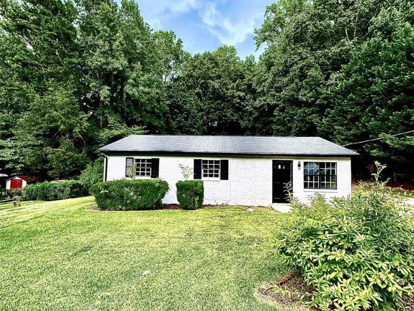 128 armstrong Lane, Gastonia, NC 28056.  MLS# CAR4292869, YatesRealty ID 32895. 