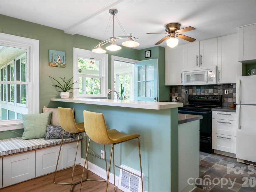 182 Brevard Road, Asheville, NC 28806.  MLS# CAR4396678, YatesRealty ID 32895. 