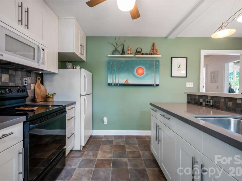 182 Brevard Road, Asheville, NC 28806.  MLS# CAR4396678, YatesRealty ID 32895. 