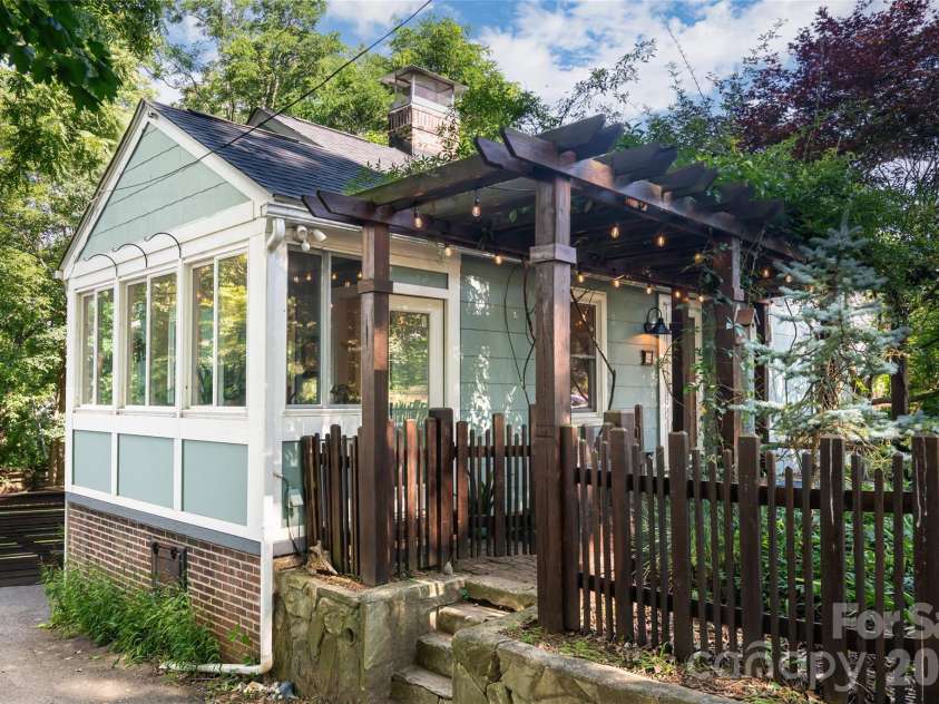 182 Brevard Road, Asheville, NC 28806.  MLS# CAR4396678, YatesRealty ID 32895. 