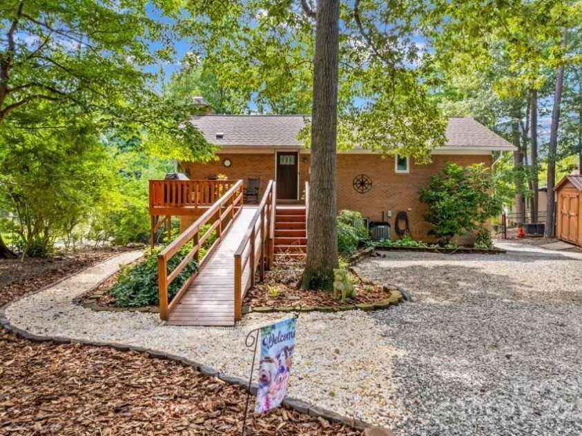 260 Knollwood Drive, Salisbury, NC 28146.  MLS# CAR4289312, YatesRealty ID 32896. Front of home from driveway