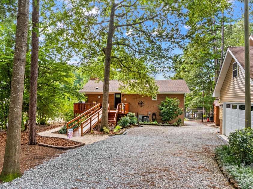 260 Knollwood Drive, Salisbury, NC 28146.  MLS# CAR4289312, YatesRealty ID 32896. Front of Home with Garage