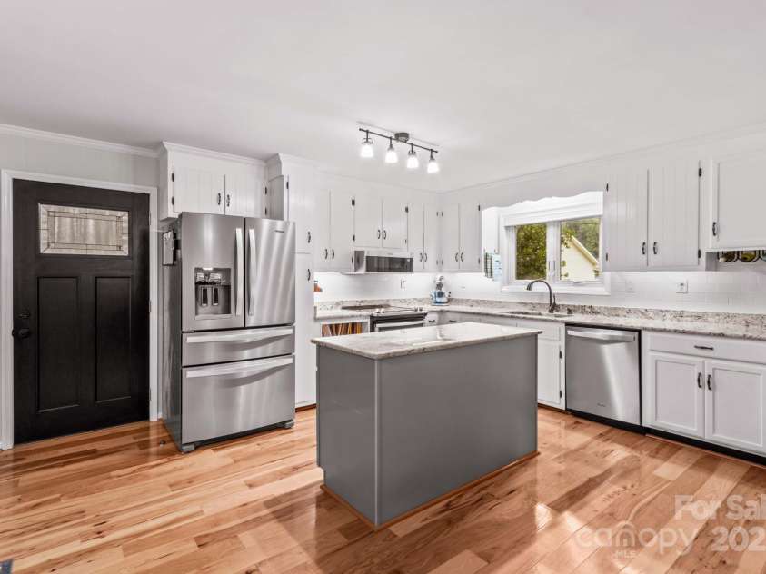 260 Knollwood Drive, Salisbury, NC 28146.  MLS# CAR4289312, YatesRealty ID 32896. Kitchen