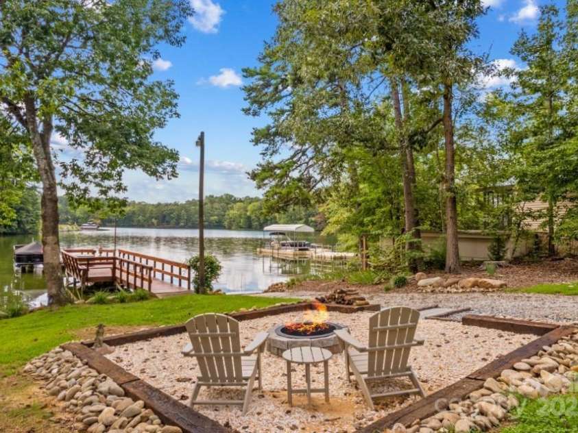 260 Knollwood Drive, Salisbury, NC 28146.  MLS# CAR4289312, YatesRealty ID 32896. Lake view