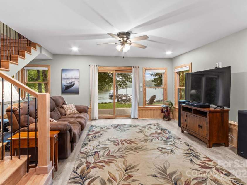 260 Knollwood Drive, Salisbury, NC 28146.  MLS# CAR4289312, YatesRealty ID 32896. Lower level sitting room
