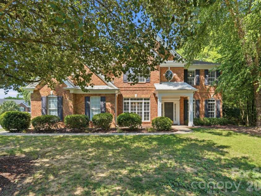 4814 King Arthur Drive, Charlotte, NC 28277.  MLS# CAR4391428, YatesRealty ID 32896. 