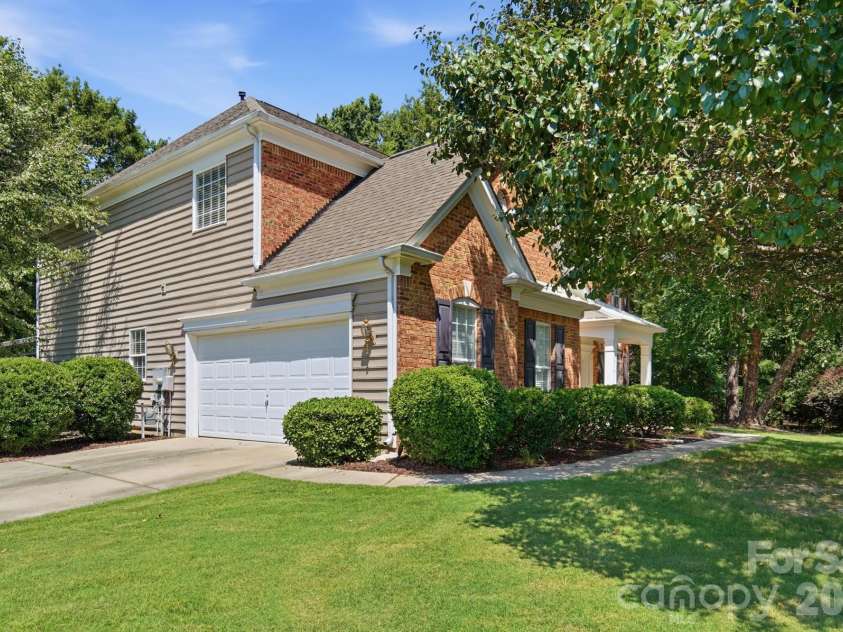 4814 King Arthur Drive, Charlotte, NC 28277.  MLS# CAR4391428, YatesRealty ID 32896. 