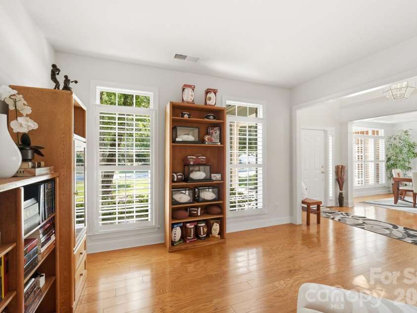 4814 King Arthur Drive, Charlotte, NC 28277.  MLS# CAR4391428, YatesRealty ID 32896. 