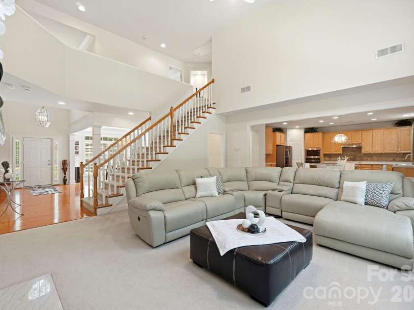 4814 King Arthur Drive, Charlotte, NC 28277.  MLS# CAR4391428, YatesRealty ID 32896. 