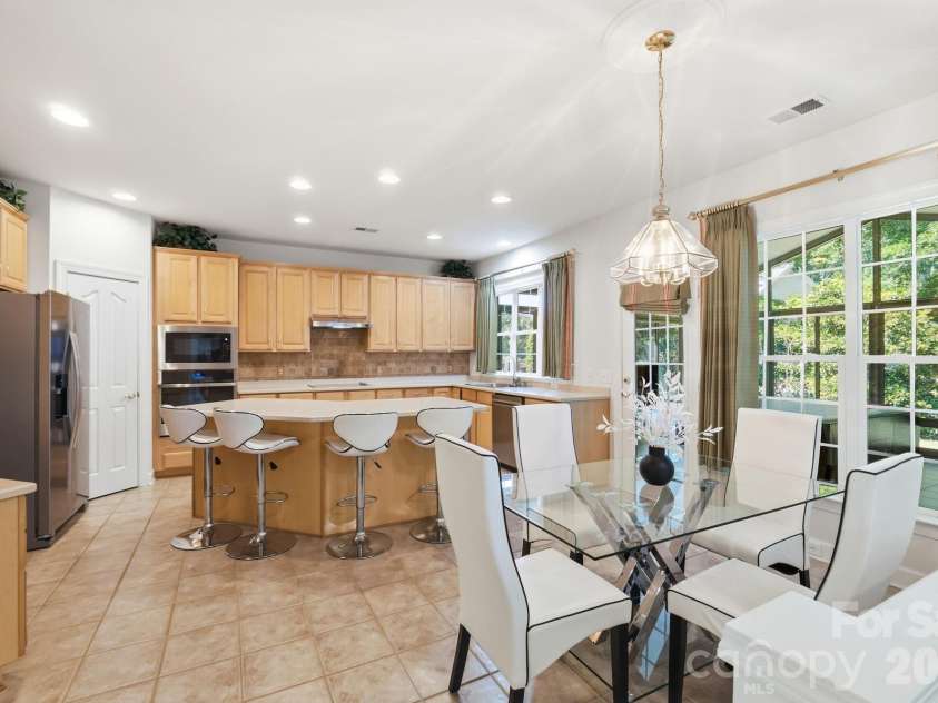 4814 King Arthur Drive, Charlotte, NC 28277.  MLS# CAR4391428, YatesRealty ID 32896. 