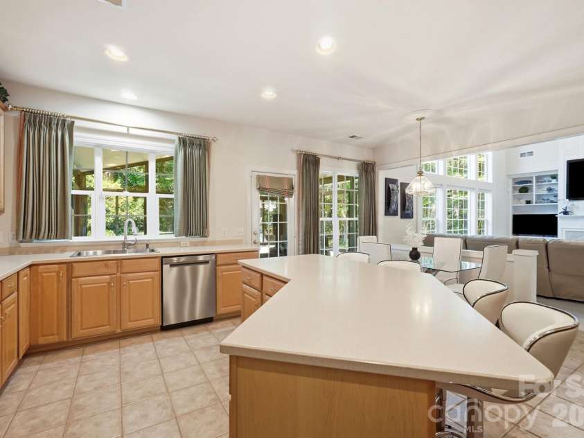 4814 King Arthur Drive, Charlotte, NC 28277.  MLS# CAR4391428, YatesRealty ID 32896. 