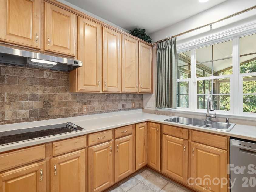 4814 King Arthur Drive, Charlotte, NC 28277.  MLS# CAR4391428, YatesRealty ID 32896. 