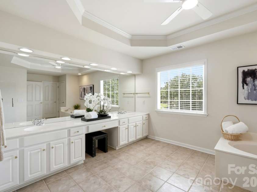 4814 King Arthur Drive, Charlotte, NC 28277.  MLS# CAR4391428, YatesRealty ID 32896. 