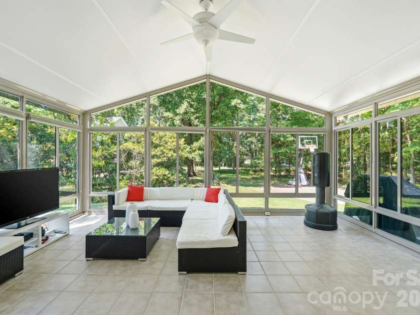 4814 King Arthur Drive, Charlotte, NC 28277.  MLS# CAR4391428, YatesRealty ID 32896. 
