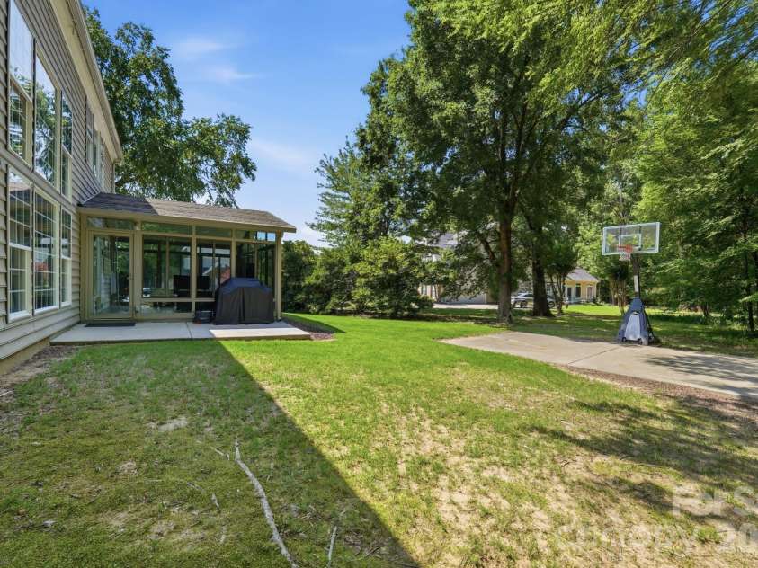 4814 King Arthur Drive, Charlotte, NC 28277.  MLS# CAR4391428, YatesRealty ID 32896. 