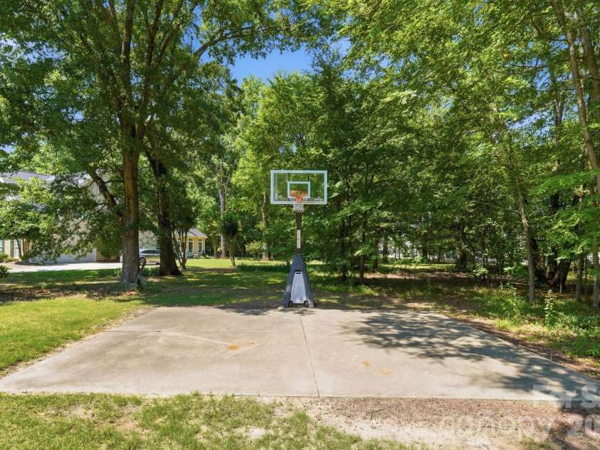 4814 King Arthur Drive, Charlotte, NC 28277.  MLS# CAR4391428, YatesRealty ID 32896. 