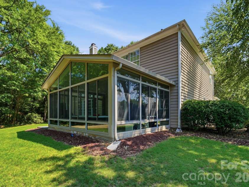4814 King Arthur Drive, Charlotte, NC 28277.  MLS# CAR4391428, YatesRealty ID 32896. 