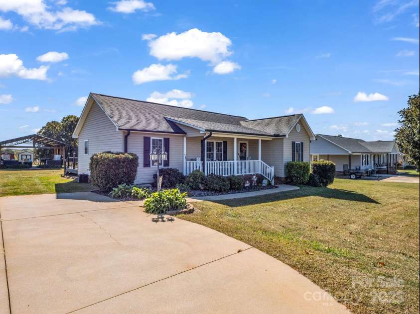 3817 Spike Lane, Vale, NC 28168.  MLS# CAR4285532, YatesRealty ID 32897. Welcome home to 3817 Spike Lane, Vale, NC in Doe Park Subdivision