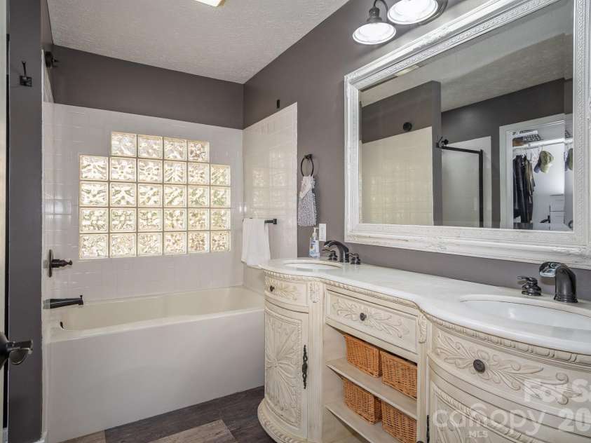 17 Squires Lane, Candler, NC 28715.  MLS# CAR4372745, YatesRealty ID 32899. Nice soaking tub and double vanity