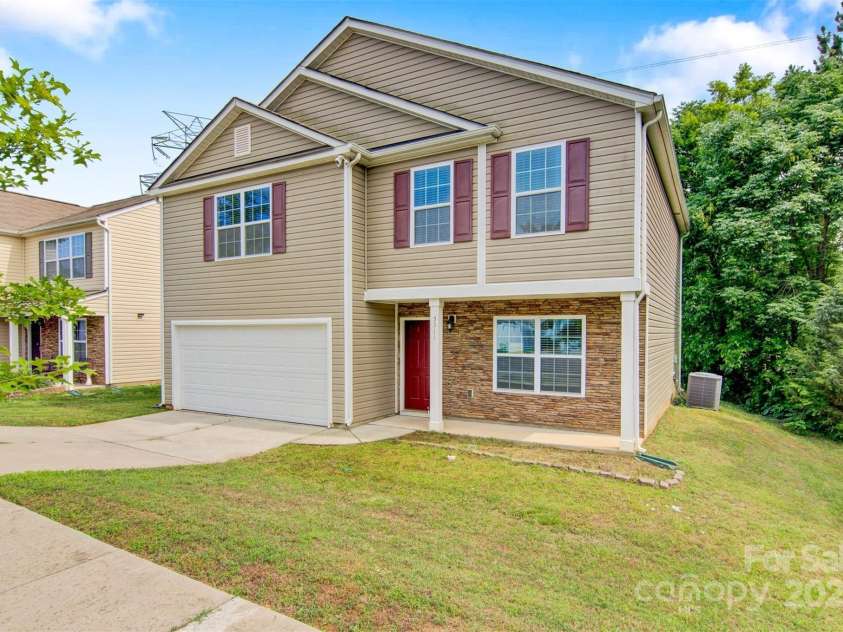 5311 Oakdale Ridge Court, Charlotte, NC 28216.  MLS# CAR4293475, YatesRealty ID 32899. 