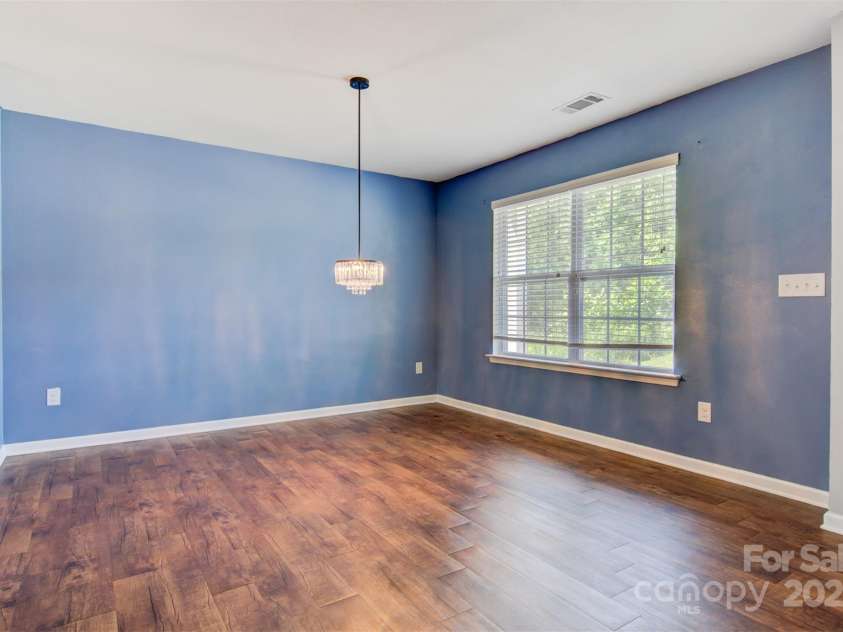 5311 Oakdale Ridge Court, Charlotte, NC 28216.  MLS# CAR4293475, YatesRealty ID 32899. 