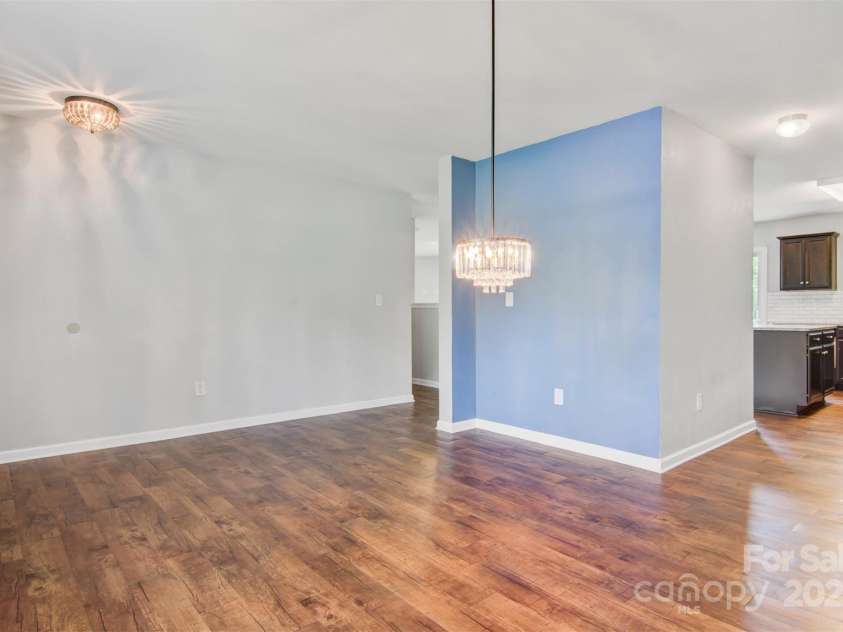 5311 Oakdale Ridge Court, Charlotte, NC 28216.  MLS# CAR4293475, YatesRealty ID 32899. 