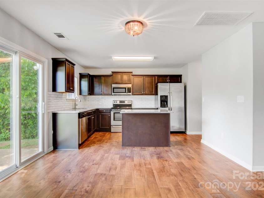 5311 Oakdale Ridge Court, Charlotte, NC 28216.  MLS# CAR4293475, YatesRealty ID 32899. 