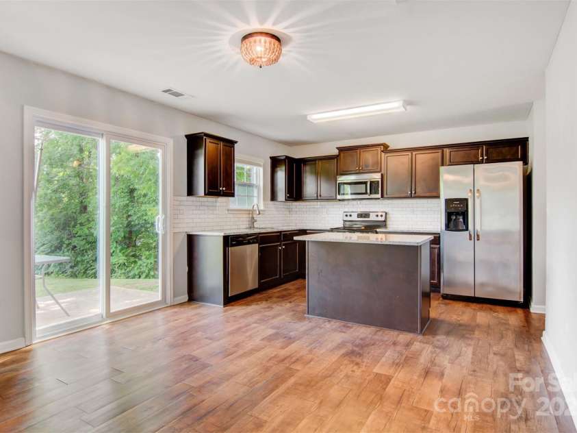 5311 Oakdale Ridge Court, Charlotte, NC 28216.  MLS# CAR4293475, YatesRealty ID 32899. 