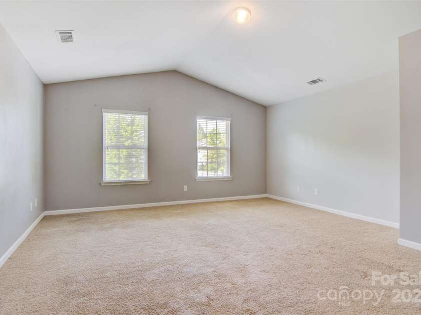 5311 Oakdale Ridge Court, Charlotte, NC 28216.  MLS# CAR4293475, YatesRealty ID 32899. 