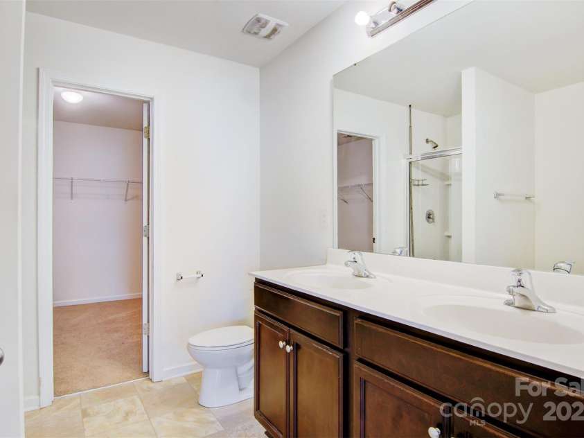5311 Oakdale Ridge Court, Charlotte, NC 28216.  MLS# CAR4293475, YatesRealty ID 32899. 