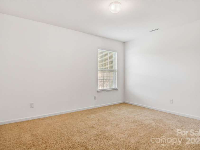 5311 Oakdale Ridge Court, Charlotte, NC 28216.  MLS# CAR4293475, YatesRealty ID 32899. 
