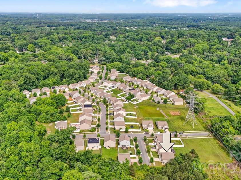 5311 Oakdale Ridge Court, Charlotte, NC 28216.  MLS# CAR4293475, YatesRealty ID 32899. 
