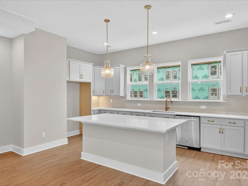 412 Nathaniel Way, Charlotte, NC 28213.  MLS# CAR4252865, YatesRealty ID 3290. Kitchen