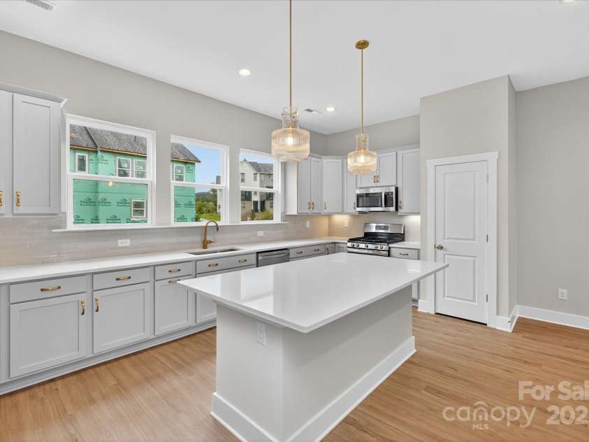 412 Nathaniel Way, Charlotte, NC 28213.  MLS# CAR4252865, YatesRealty ID 3290. Kitchen