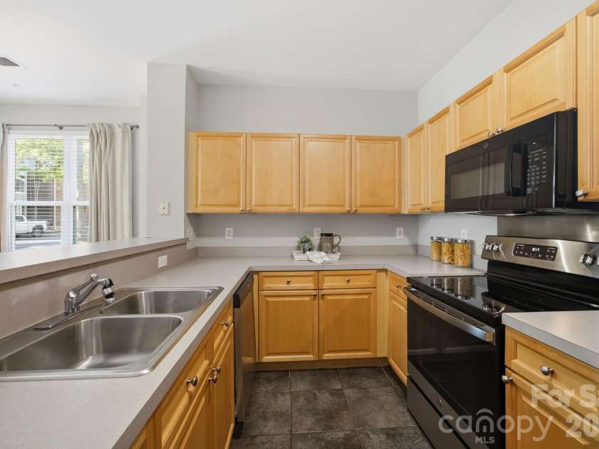 713 Northeast Drive, Davidson, NC 28036.  MLS# CAR4389664, YatesRealty ID 32900. 