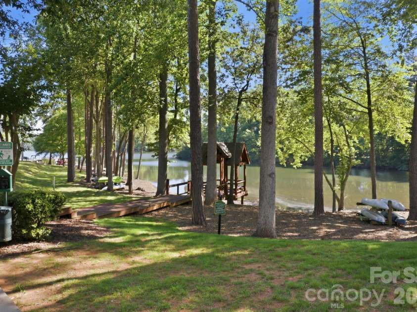 713 Northeast Drive, Davidson, NC 28036.  MLS# CAR4389664, YatesRealty ID 32900. 