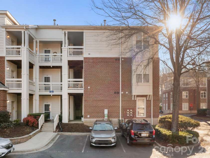 713 Northeast Drive, Davidson, NC 28036.  MLS# CAR4389664, YatesRealty ID 32900. 
