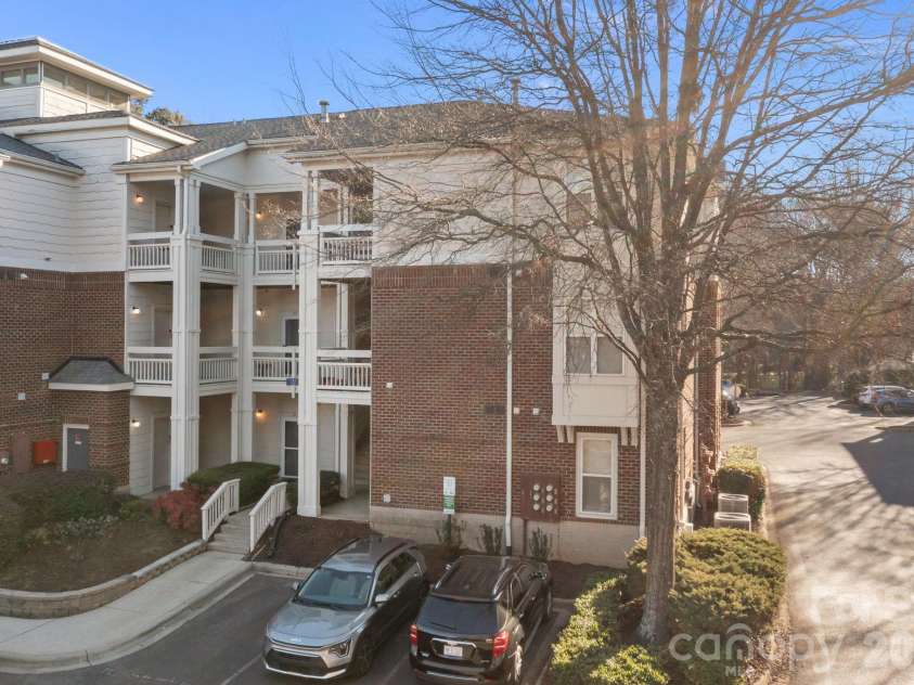 713 Northeast Drive, Davidson, NC 28036.  MLS# CAR4389664, YatesRealty ID 32900. 