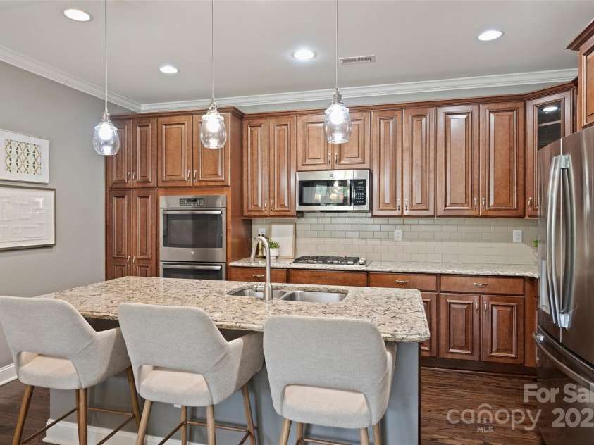 1281 Restoration Drive, Waxhaw, NC 28173.  MLS# CAR4274527, YatesRealty ID 32902. Lots of cabinet space
