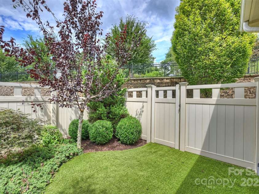 1281 Restoration Drive, Waxhaw, NC 28173.  MLS# CAR4274527, YatesRealty ID 32902. More beautiful landscapiing