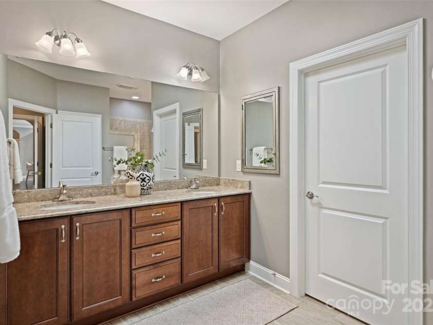 1281 Restoration Drive, Waxhaw, NC 28173.  MLS# CAR4274527, YatesRealty ID 32902. Primary Bath