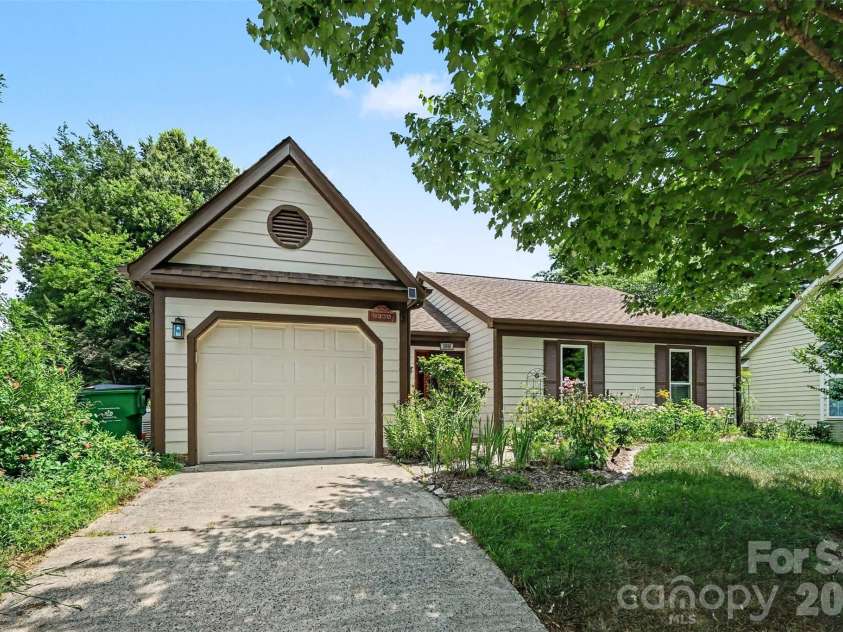 9330 Oren Thompson Road, Charlotte, NC 28213.  MLS# CAR4395111, YatesRealty ID 32902. 