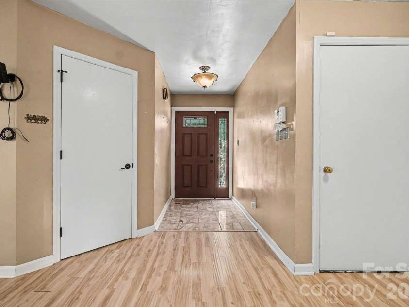 9330 Oren Thompson Road, Charlotte, NC 28213.  MLS# CAR4395111, YatesRealty ID 32902. 