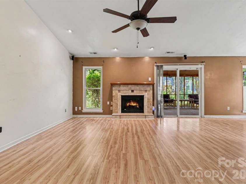 9330 Oren Thompson Road, Charlotte, NC 28213.  MLS# CAR4395111, YatesRealty ID 32902. 