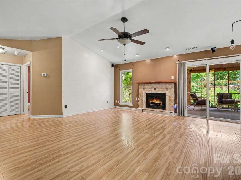 9330 Oren Thompson Road, Charlotte, NC 28213.  MLS# CAR4395111, YatesRealty ID 32902. 