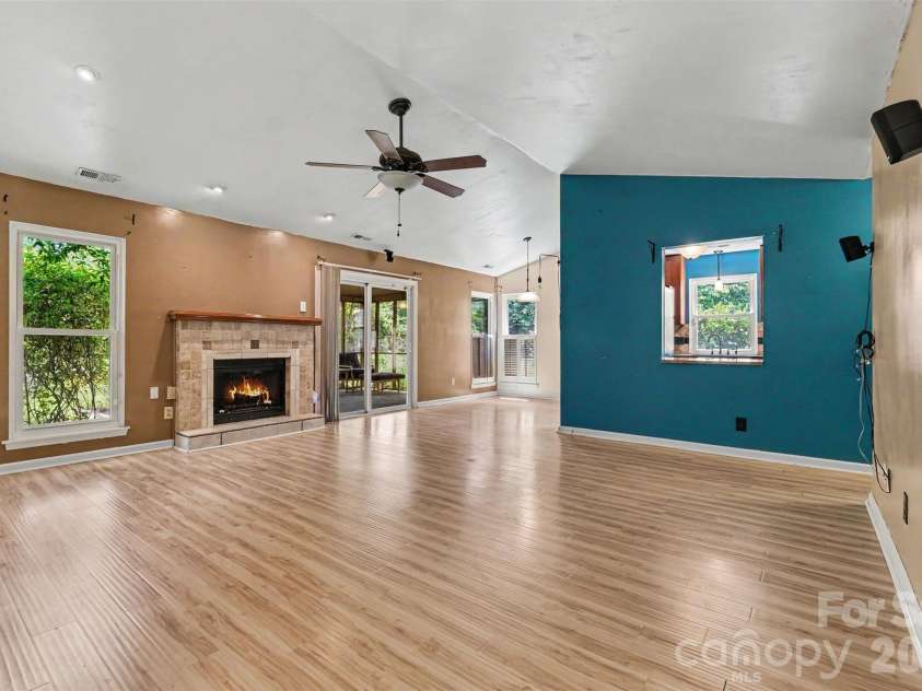 9330 Oren Thompson Road, Charlotte, NC 28213.  MLS# CAR4395111, YatesRealty ID 32902. 