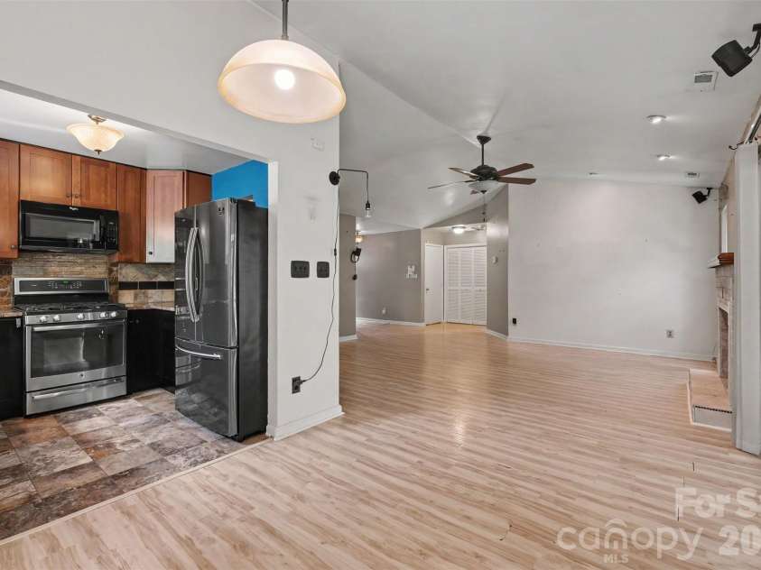 9330 Oren Thompson Road, Charlotte, NC 28213.  MLS# CAR4395111, YatesRealty ID 32902. 