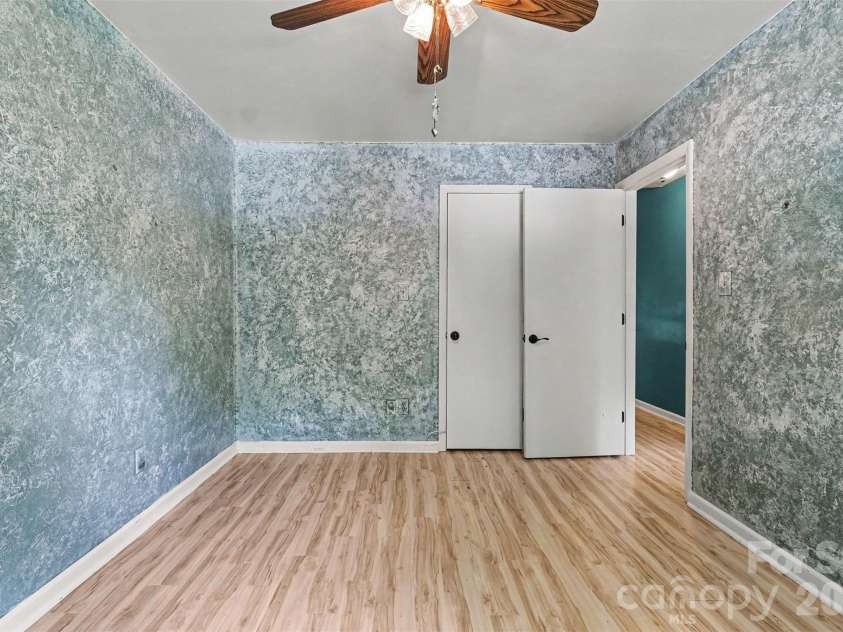 9330 Oren Thompson Road, Charlotte, NC 28213.  MLS# CAR4395111, YatesRealty ID 32902. 